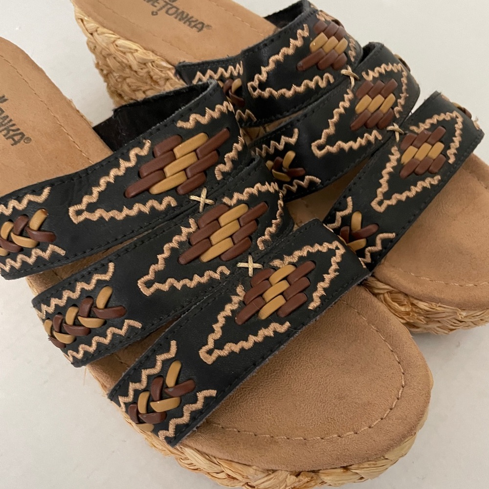 Minnetonka Black Leather Strappy Sandals Braided Natural Wedge Heel Womens Sz 9 - Picture 2 of 9